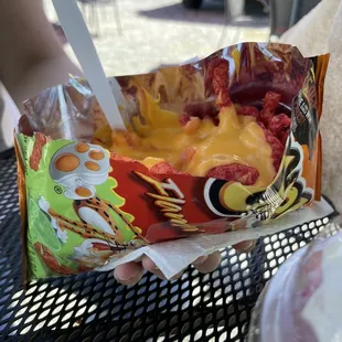 Hotcheetos con queso