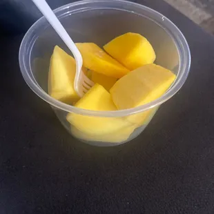 a bowl of sliced mangoes