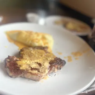 6 oz ribeye with mashed potatoes