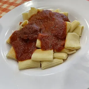 Children's rigatoni with meatball