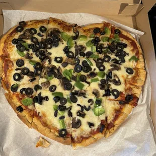 Mushroom, olive and bell pepper heart pizza
