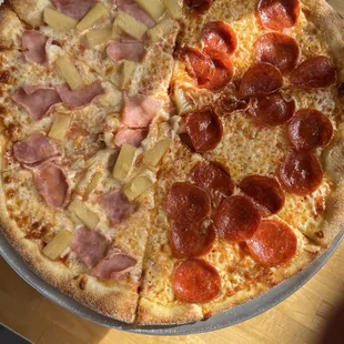 12" Pepperoni and other half is Pineapple. It was crispy thin pizza with good flavor.