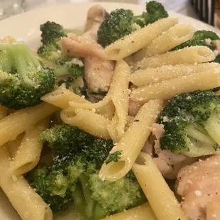 Mangia !  Broccoli ziti and chicken lunch menu about 10.00 bucks ! Very delicious, and basket of very good bread.