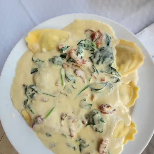 Ravioli Florentine outside on this beautiful day. This dish was so tasty