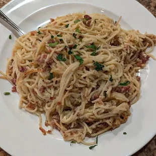 I found the spaghetti carbonara alla Bocelli to be dry. I would have preferred something with a bit more sauce.