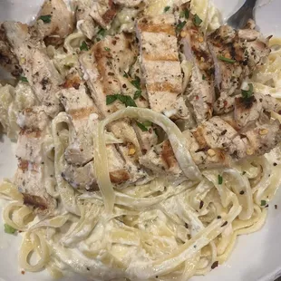 Chicken with fettuccine pasta.