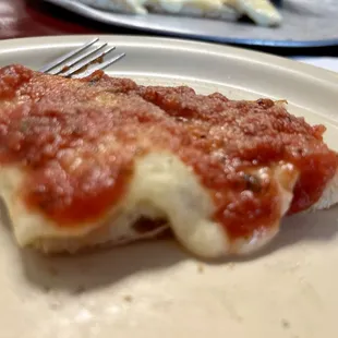 Cheesy bread with marinara