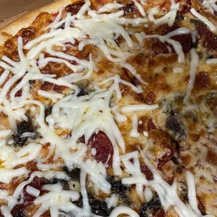 ordered pepperoni and mushroom with extra cheese, they gave an old pepperoni pizza and threw mushrooms and cheese on. Crust was rock hard