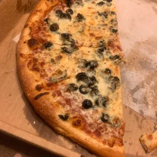 Black olives pizza
