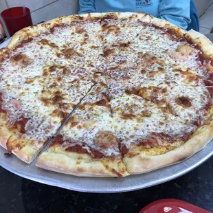 XL extra cheese pizza