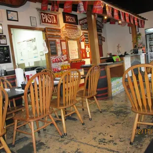Antonio's Pizza: Store interior.