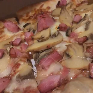 ... Read my post on this.The crust was thin, sauce was good, buy why canned mushrooms-. The ham had a good flavor but they were huge chunks.