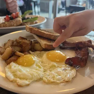 Sunny Side Up Eggs  &amp; Bacon w/ Potatoes &amp; Toast