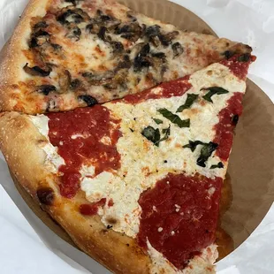 Margherita and mushroom slices