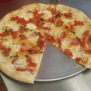 Margarita  Pizza made of Fresh Mozzarella, Tomato &amp; Baby Spinach