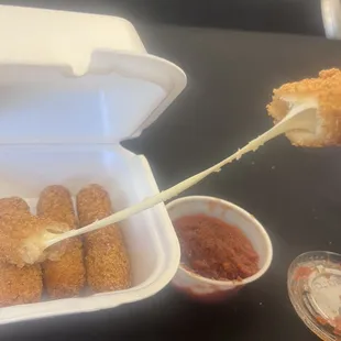 6 Pieces Mozzarella Sticks