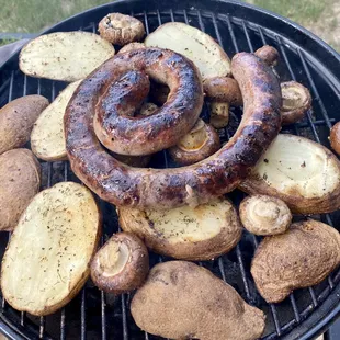 Boerewor&apos;s, potatoes and mushrooms!