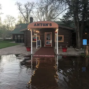 A wet departure tonight. The was only a puddle when we arrived.