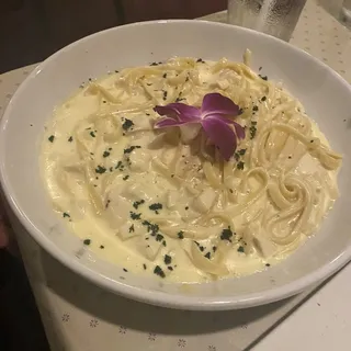 Fettuccine Alfredo Pasta