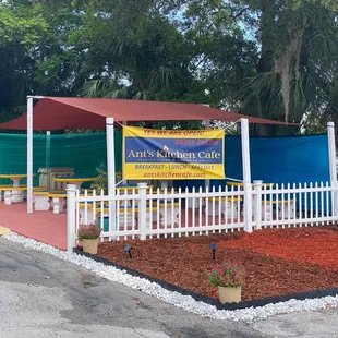 Ant's Kitchen Cafe patio