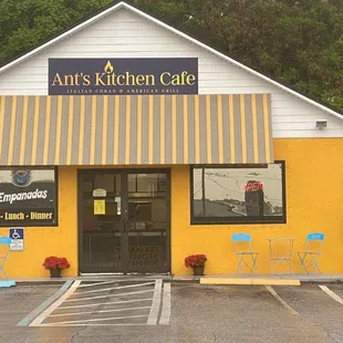 Ant's Kitchen Cafe exterior