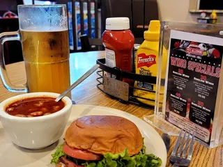 Alumni Sports Bar & Grill