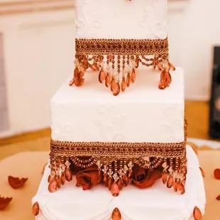 Wedding cake serving 100 guests