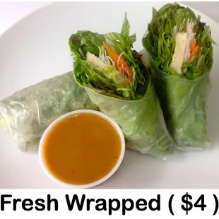 Steamed rice paper wrapped with green leaf lettuce, spring mix, rice noodles, mint, carrot and tofu, served with peanut sauce.