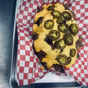 a cheeseburger with jalapenos