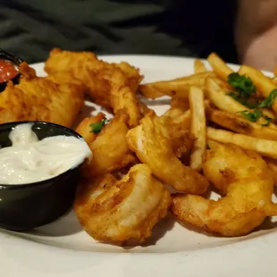 Fisherman&apos;s platter