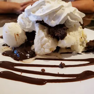 Hot Fudge Brownie Sundae