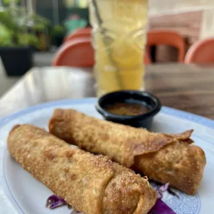 Most succulent eggrolls in the South Loop plus tasty mai tai.