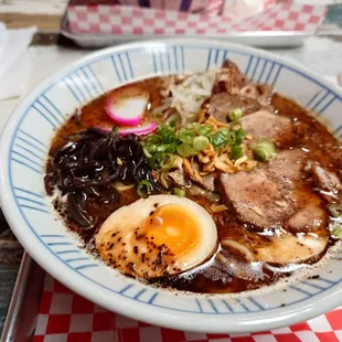 Black tonkotsu ramen