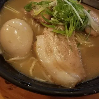 Rich Garlic Ramen
