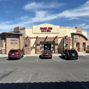 the outside of the restaurant