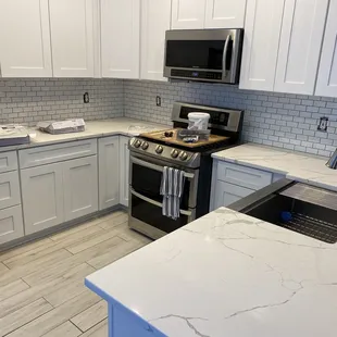 APEX Kitchen Cabinet and Granite Countertop