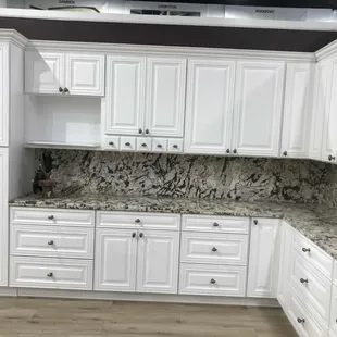 Raised Panel Pure White Cabinet - Another one popular style.  We see more customers go with white and transition style.