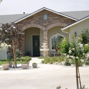 Ledge Stone with accent pieces