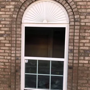 Just a double laced window with keystone