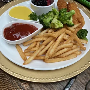 Kid&apos;s meal served as part of wedding reception. My three year old loved this and ate forever so we were able to enjoy our meals!