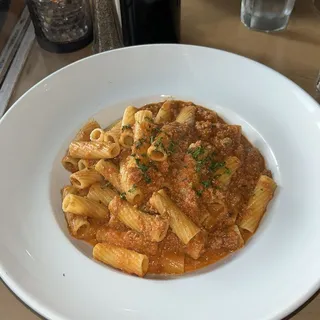 RIGATONI BOLOGNESE