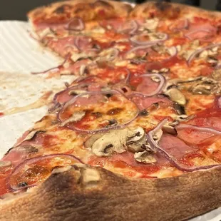 Canadian bacon, Mushroom and red onion