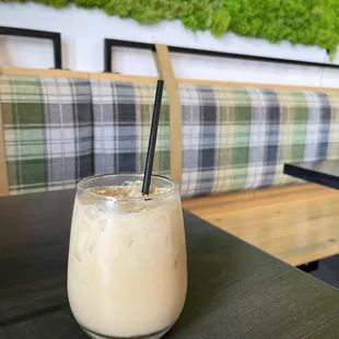 Iced Vanilla Bean Latte (12 oz)