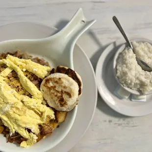 Meat skillet with grits
