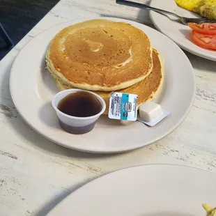 Fluffy, buttery pancakes that absolutely hit the spot 100% when you just want a good pancake bite.