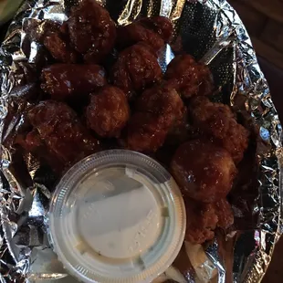 BBQ wings with ranch dressing