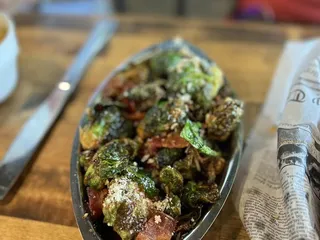 Finn’s Dockside Bar & Grill