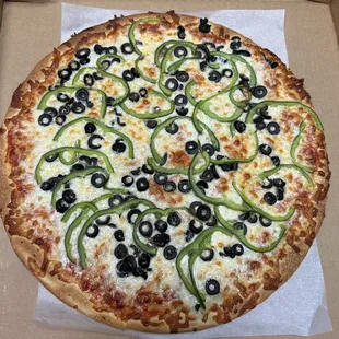 Olives and green pepper pizza