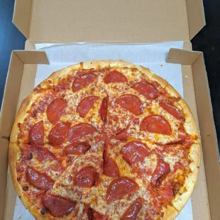 Large Pepperoni Pizza