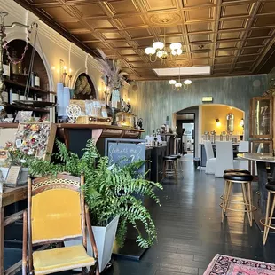 Tea/coffee bar and eating area